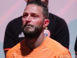 Sementara untuk jersey ketiga, tim asuhan Ivan Kolev itu akan memakai warna orange seperti warna kebesaran The Jakmania.
