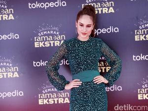Pacar Tiba-tiba Unggah Foto Intim Bareng Cinta Laura, Ada Apa? Pacar Tiba-tiba Unggah Foto Intim Bareng Cinta Laura, Ada Apa?