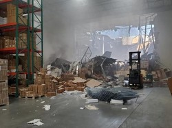 Jet Tempur F-16 Milik AS Jatuh dan Tabrak Gudang di California