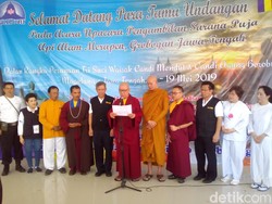 Rohaniawan Buddha: People Power Inkonstitusional!