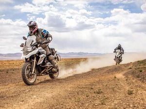 Pajak Moge Turun, BMW: Harga Motor Harusnya Memang Tak Lebih Mahal dari Mobil