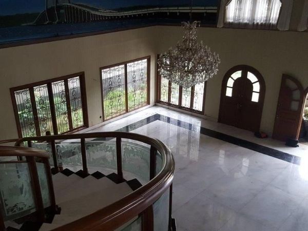 Mengintip Jeroan Rumah Mewah Fuad Amin yang Dilelang Rp 33 M