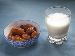 Sahur dengan Kurma Plus Susu Bisa Dapat Manfaat Sehat Ini Sahur dengan Kurma Plus Susu Bisa Dapat Manfaat Sehat Ini