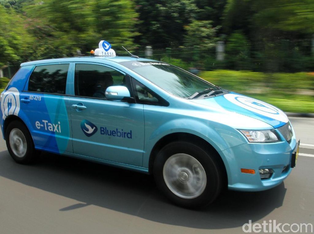 Harga Taksi Listrik Reguler Bluebird Berlipat-lipat dari Toyota Avanza Harga Taksi Listrik Reguler Bluebird Berlipat-lipat dari Toyota Avanza