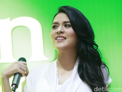 Gendong Anak, Raisa Merdu Nyanyikan A Whole New World