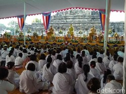 Api Dharma dan Air Berkah Waisak Disemayamkan di Candi Mendut