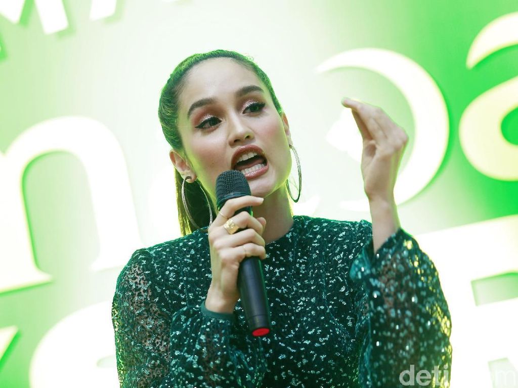 Cinta Laura Buka Suara usai Ramai Foto Intim Disebar Pacar Cinta Laura Buka Suara usai Ramai Foto Intim Disebar Pacar