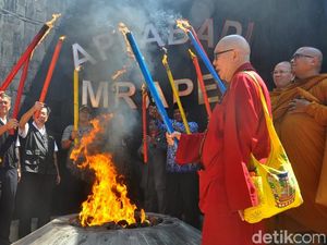 Api Dharma Peringatan Tri Suci Waisak Diambil dari Mrapen Api Dharma Peringatan Tri Suci Waisak Diambil dari Mrapen