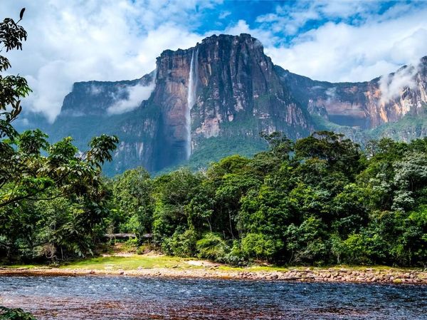 Potret Air Terjun Tertinggi di Dunia