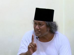 Gus Muwafiq Bicara Perbedaan Tobat dan Hijrah hingga Mualaf Gus Muwafiq Bicara Perbedaan Tobat dan Hijrah hingga Mualaf