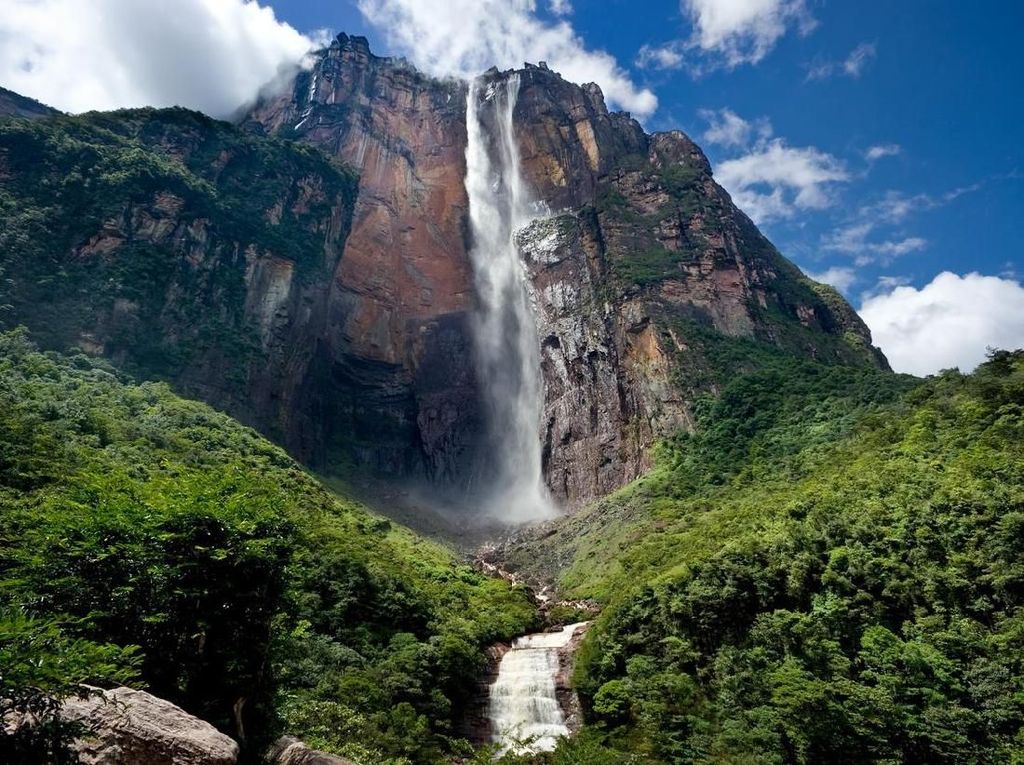 Air Terjun Tertinggi di Dunia, Siap-siap Leher Pegel! Air Terjun Tertinggi di Dunia, Siap-siap Leher Pegel!