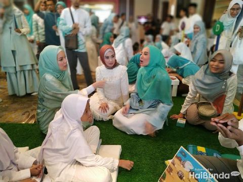 Dewi Sandra & Natasha Rizki Berbagi Kebahagiaan dengan Teman Tuli