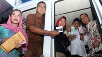 Deputi BI dan Sekda DKI Cek Penukaran Uang di Monas
