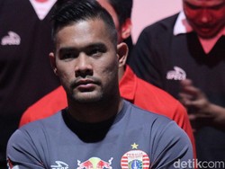 Jersey kiper Persija Jakarta tidak berbeda dengan jersey Piala AFC 2019.
