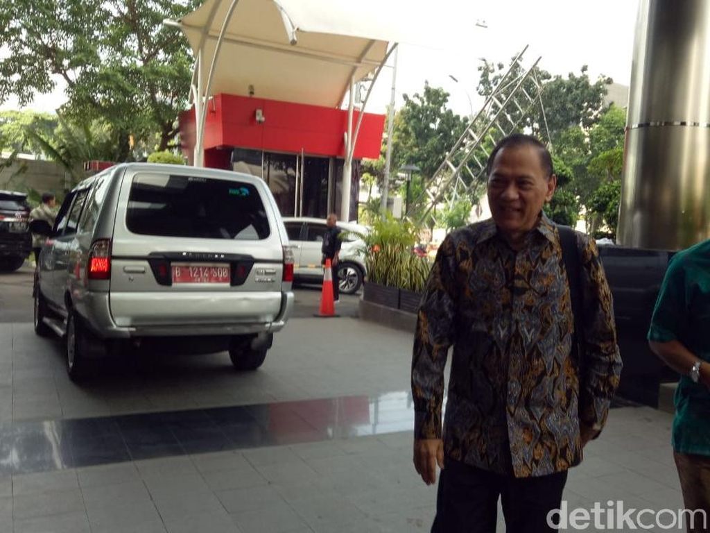 Eks Menkeu Agus Martowardojo Penuhi Panggilan KPK Terkait Kasus e-KTP Eks Menkeu Agus Martowardojo Penuhi Panggilan KPK Terkait Kasus e-KTP
