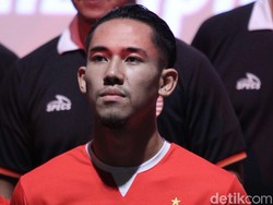 Di sisi garis lengan terdapat warna orange dan hitam yang terlihat seperti jersey di Piala AFC 2019.