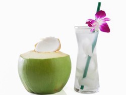 11 Manfaat Air Kelapa untuk Kesehatan