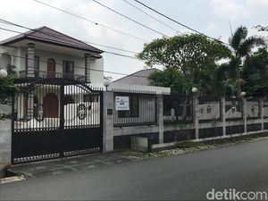 Rumah Mewah Rp 33 M Fuad Amin yang Dilelang KPK Tampak Tak Terurus Rumah Mewah Rp 33 M Fuad Amin yang Dilelang KPK Tampak Tak Terurus