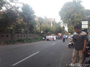 Usai Doakan Prabowo Menang, Massa Forum Umat Islam Bubarkan Diri Usai Doakan Prabowo Menang, Massa Forum Umat Islam Bubarkan Diri