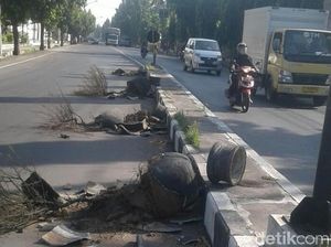 Pria Bertangan Jahil Hancurkan 4 Pot Bunga Besar di Jalanan Situbondo Pria Bertangan Jahil Hancurkan 4 Pot Bunga Besar di Jalanan Situbondo