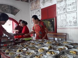Di Kelenteng Ini, Warga Muslim Bojonegoro Diajak  Bukber