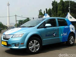 Harga 4 Kali Lipat Lebih Mahal, Blue Bird Tetap Membumikan Mobil Listrik