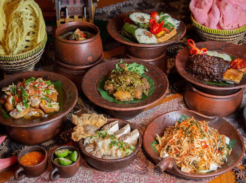 Di Sini Ada Itik Lado Ijo dan Nasi Bakar Kecombrang Sedap Untuk Berbuka Puasa Di Sini Ada Itik Lado Ijo dan Nasi Bakar Kecombrang Sedap Untuk Berbuka Puasa