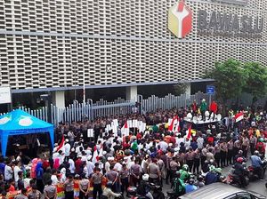 Tantangan Etika dalam Praktik Demokrasi