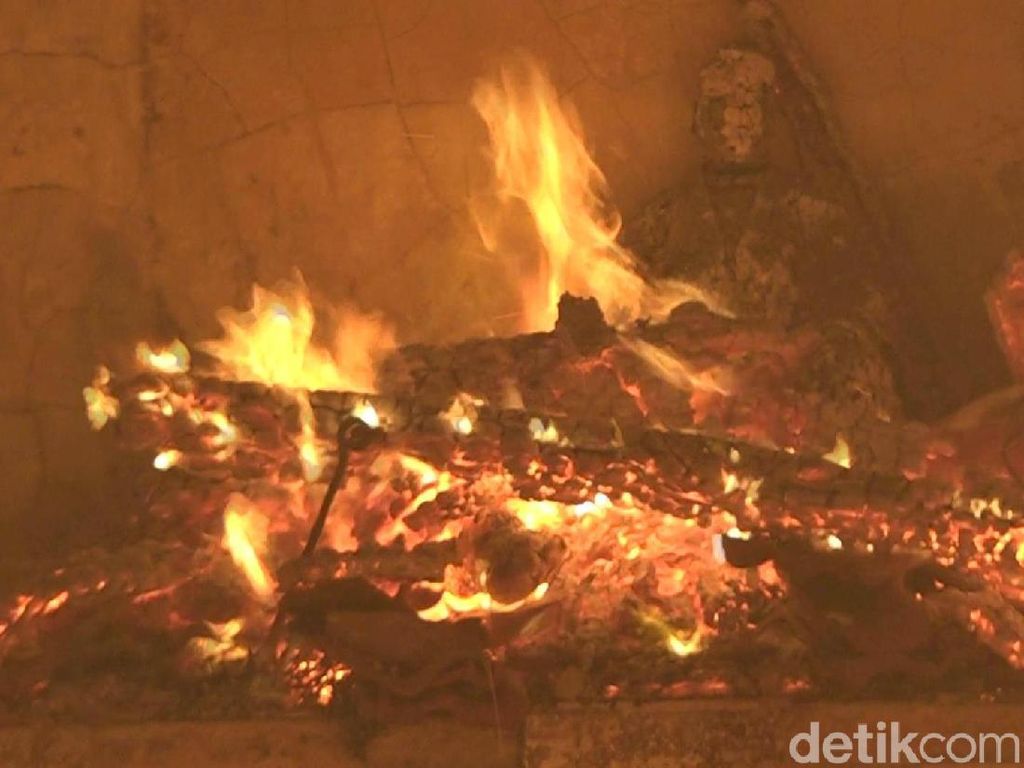 Ludes Terbakar, Kerugian Kelenteng Tri Dharma Capai Rp 2 Miliar Ludes Terbakar, Kerugian Kelenteng Tri Dharma Capai Rp 2 Miliar