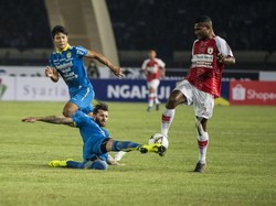 Jelang Persib Vs Persipura, Robert Racik Obat Paceklik Gol buat Maung