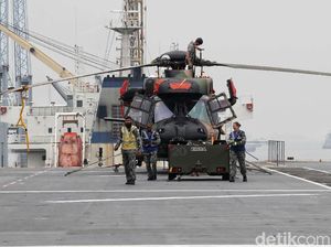 Mengintip Jeroan Kapal HMAS Canberra Mengintip Jeroan Kapal HMAS Canberra