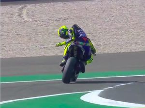 Waduh! Rantai Motor Rossi Putus Saat Latihan Bebas di Perancis