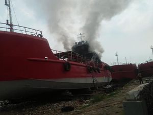Kapal Bunker Terbakar di Merak