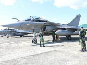 2 Jet Prancis yang Mendarat Darurat di Aceh Balik ke Kapal Induk 2 Jet Prancis yang Mendarat Darurat di Aceh Balik ke Kapal Induk