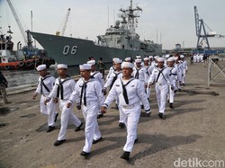Kapal Induk Australia Dibuntuti Militer China di Laut China Selatan