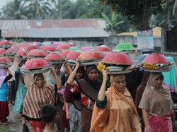 Ngejot, Tradisi Berbagi Jelang Lebaran di Lombok Timur