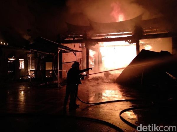 Kelenteng Tri Dharma Ludes Terbakar