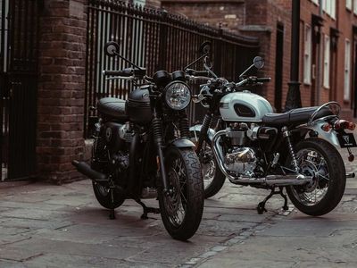 Dua Moge Triumph Edisi Terbatas