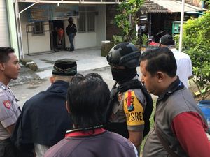 Densus 88 Antiteror Tangkap Terduga Teroris di Gresik