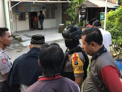 Densus 88 Antiteror Tangkap Terduga Teroris di Gresik