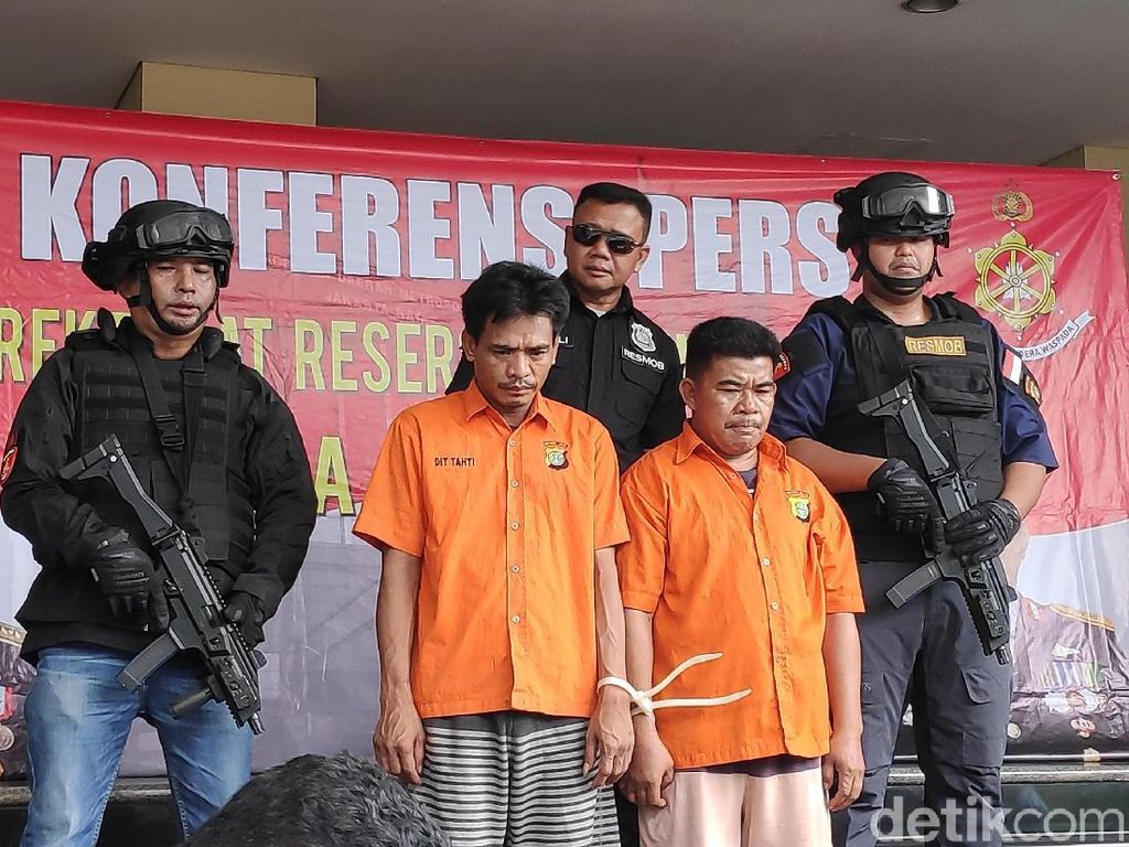Kuras Puluhan Juta Duit Nasabah, 2 Pelaku Ganjal ATM Dibekuk Polisi Kuras Puluhan Juta Duit Nasabah, 2 Pelaku Ganjal ATM Dibekuk Polisi