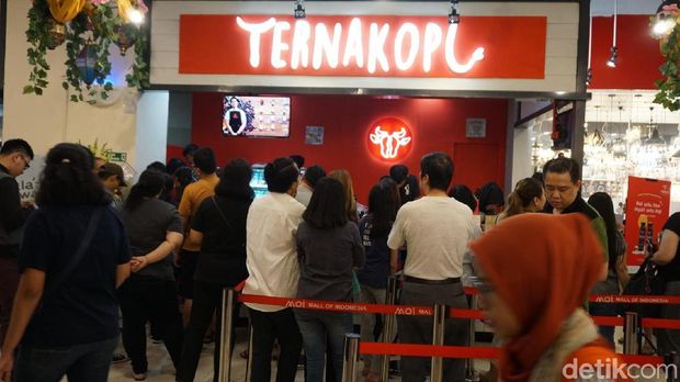 pembukaan gerai Ternakopi by Kaesang di MOI