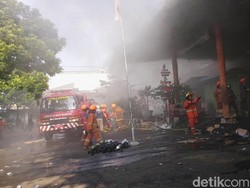 Hampir 18 Jam, Kebakaran Pasar Kosambi Belum Padam