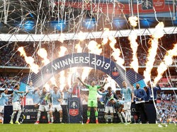 Para pemain berhamburan saat kembang api keluar sebagai tanda perayaan Man City. (Foto: John Sibley/Reuters)