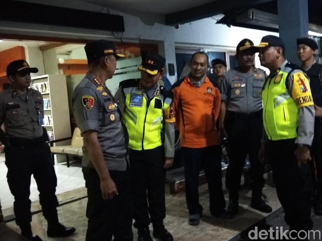 Objek Vital di Surabaya Dijaga Ketat Jelang Penetapan Pemilu 2019 Objek Vital di Surabaya Dijaga Ketat Jelang Penetapan Pemilu 2019
