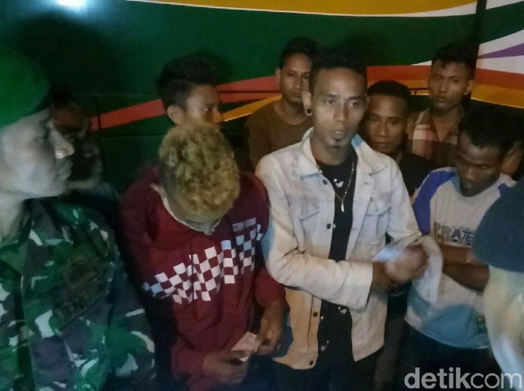 26 Orang Diduga akan Ikut Aksi 22 Mei Diamankan di Penyeberangan Banyuwangi 26 Orang Diduga akan Ikut Aksi 22 Mei Diamankan di Penyeberangan Banyuwangi