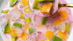 Siapa Mau Buka Puasa dengan Es Alpukat yang Creamy Dingin Ini?