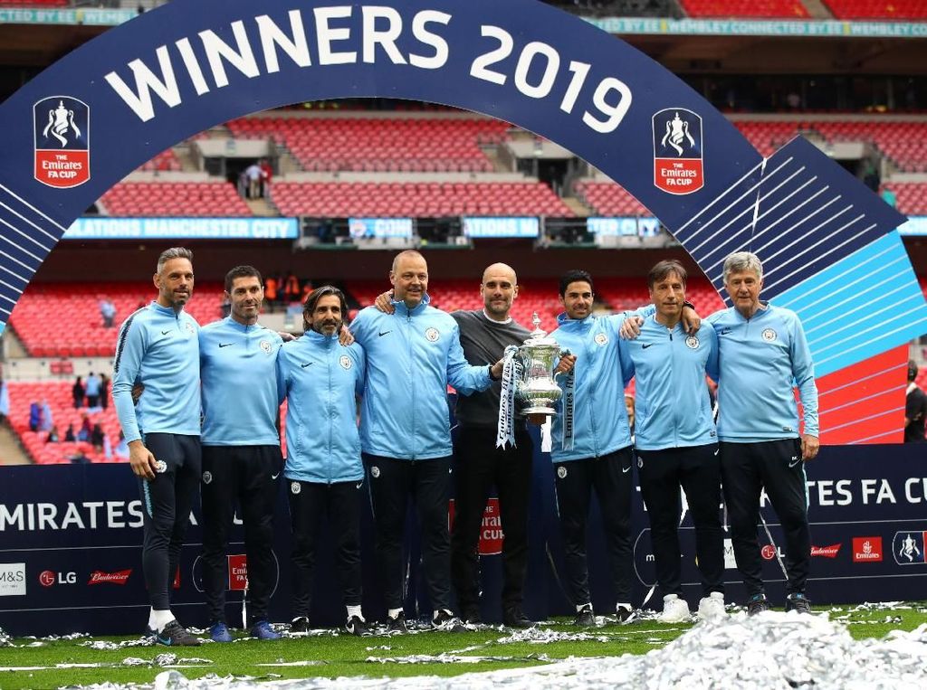 Guardiola Yakin Bakal Ada Tim Inggris yang Samai Treble Domestik City Guardiola Yakin Bakal Ada Tim Inggris yang Samai Treble Domestik City