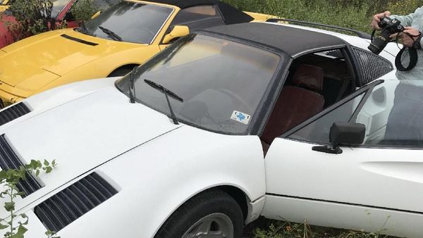 Ferrari Jadi Gelandangan sampai Karatan