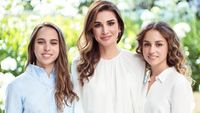 Cantiknya Awet, Istri Raja dari Tanah Arab Ini bak Kakak Adik dengan Anaknya